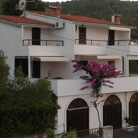 Apartments Villa Zvonimir Slatine Pokoj fotografie